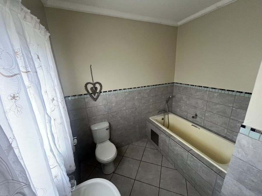 3 Bedroom Property for Sale in Waterval East North West